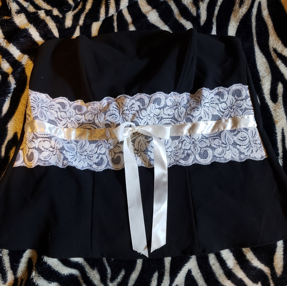 Torrid Strapless Lace Trim Top